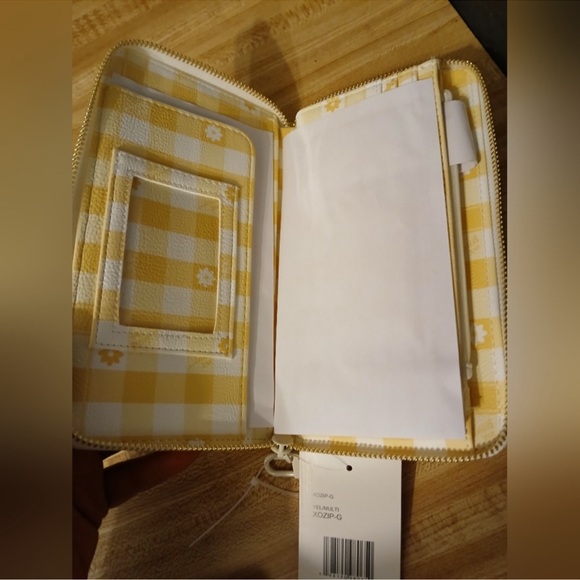 Betsey Johnson NWT Yellow/ White
Checkered Wallet/ Wristlet - Picture 9 of 11